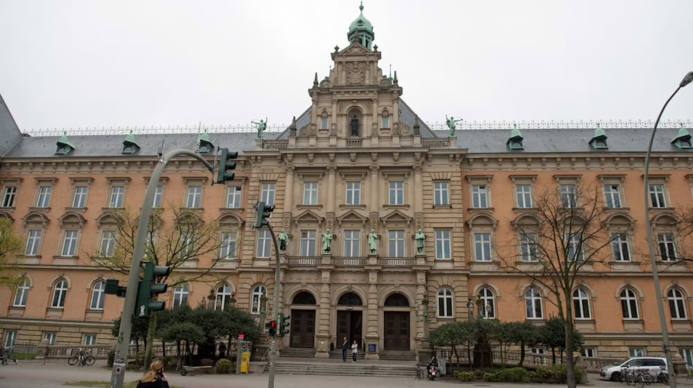 Das Landgericht Hamburg hat den Antrag auf Erlass einer einstweiligen Verfügung des Berliner Galeristen-Ehepaars König gegen den Roman «Innerstädtischer Tod» zurückgewiesen. (Symbolfoto) / Foto: Daniel Reinhardt/dpa