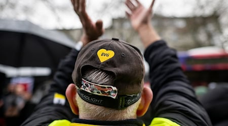 Die Gewerkschaft Verdi hat den Berliner Nahverkehr in der laufenden Tarifrunde bei drei Warnstreiks weitgehend lahmgelegt. (Archivbild) / Foto: Sebastian Gollnow/dpa