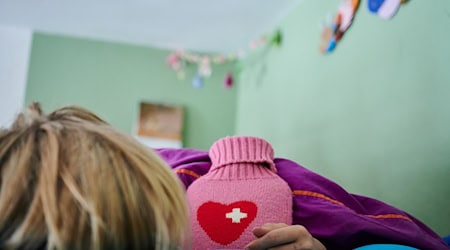 Kinder mit Pims entwickeln Wochen nach einer Corona-Infektion beispielsweise hohes Fieber und Hautausschläge. (Symbolbild) / Foto: Annette Riedl/dpa