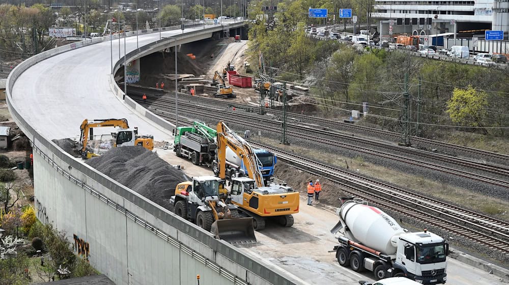 Der Abbruch der maroden A100-Brücke soll am Freitag starten. (Archivbild) / Foto: Lilli Förter/dpa