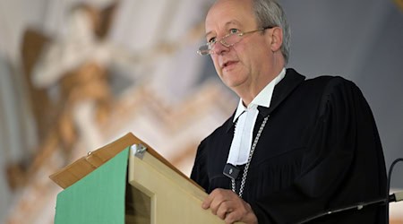 Bischof Stäblein spricht jedes Jahr eine Osterpredigt. (Archivbild) / Foto: Michael Bahlo/dpa