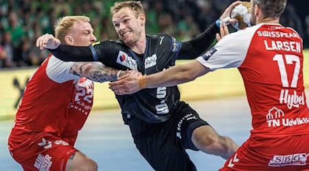 Welthandballer Mathias Gidsel war auch im Rückspiel in Aalborg bester Berliner Werfer / Foto: Andreas Gora/dpa
