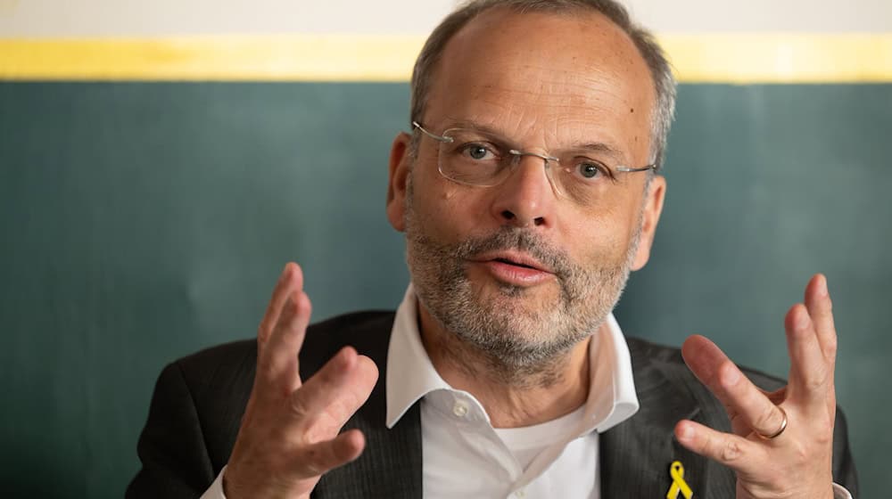 Der Antisemitismusbeauftragte der Bundesregierung, Felix Klein, war zu Besuch in Neukölln.  / Foto: Soeren Stache/dpa