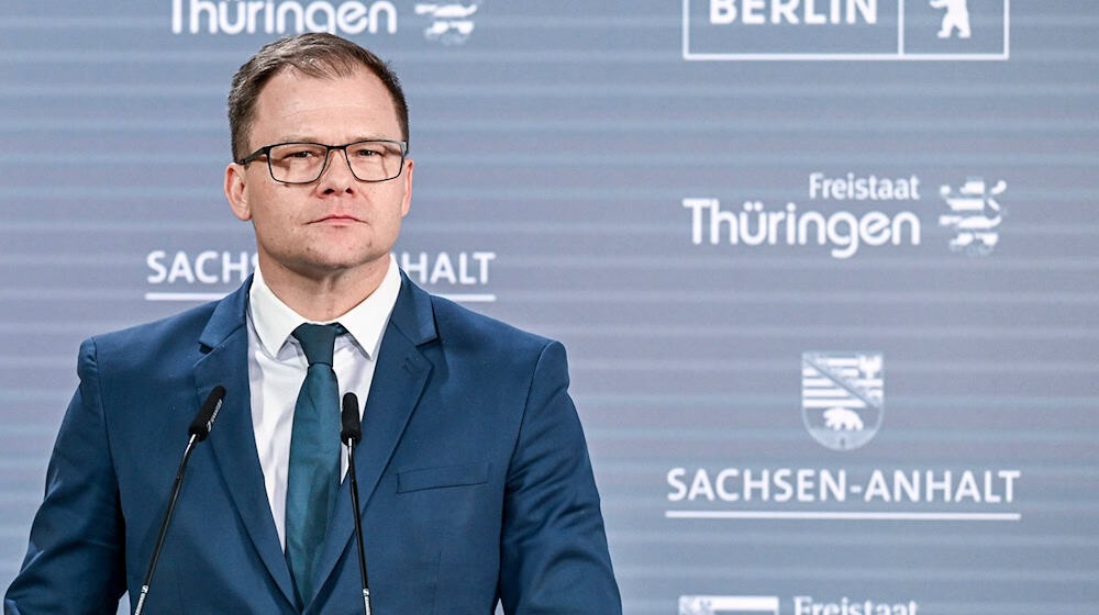 Der SPD-Politiker Carsten Schneider ist seit 2021 Ostbeauftragter. / Foto: Jens Kalaene/dpa