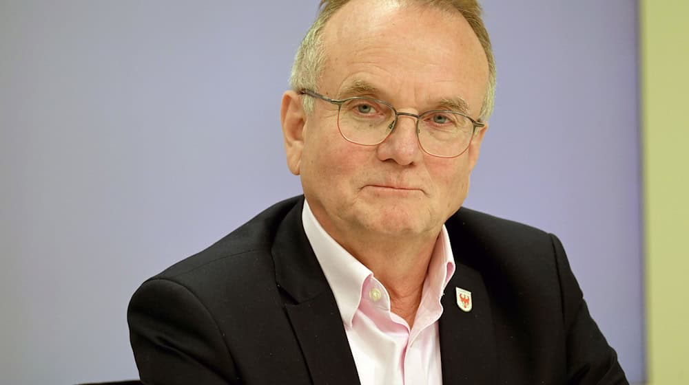 Verkehrsminister Tabbert hält viele Bereiche in seinem Zuständigkeitsbereich für unterfinanziert. / Foto: Michael Bahlo/dpa