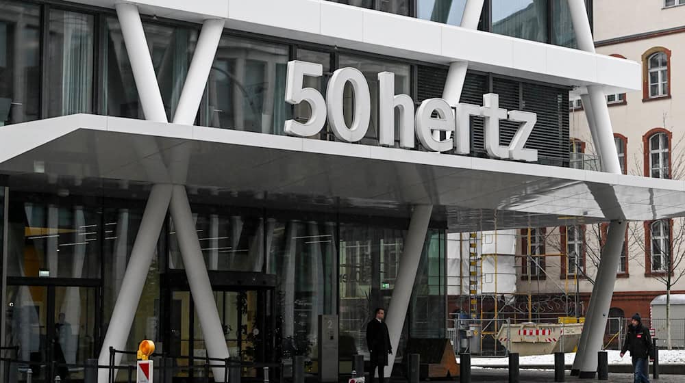 Der Übertragungsnetzbetreiber 50Hertz will die Strom-Transportkapazitäten in der Hauptstadtregion deutlich ausbauen. (Archivbild) / Foto: Jens Kalaene/dpa