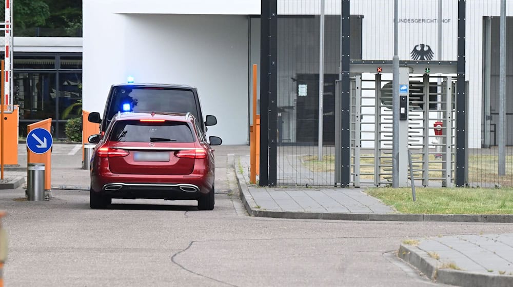 Festgenommene Verdächtigte kommen zur Haftprüfung in den Bundesgerichtshof in Karlsruhe. / Foto: Uli Deck/dpa