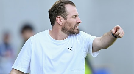 Trainer Jan Siewert hofft mit Greuther Fürth auf den vorzeitigen Klassenverbleib in der 2. Liga. / Foto: Uwe Anspach/dpa