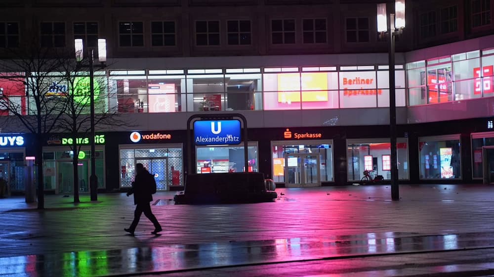 Am Bahnhof Alexanderplatz sind umfangreiche Bauarbeiten geplant. (Archivbild)  / Foto: Jörg Carstensen/dpa