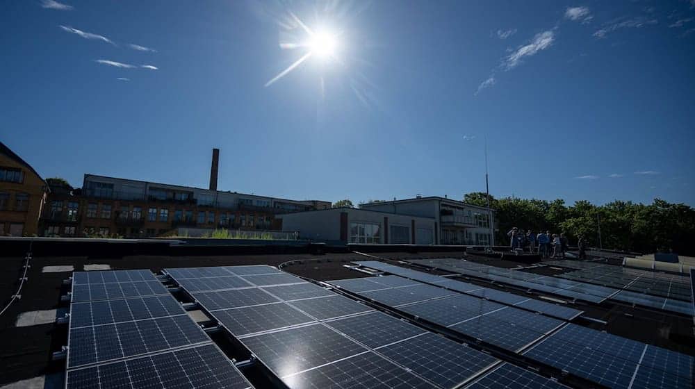 Berlin setzt die Förderung des Solarausbaus fort. (Archivbild)  / Foto: Monika Skolimowska/dpa