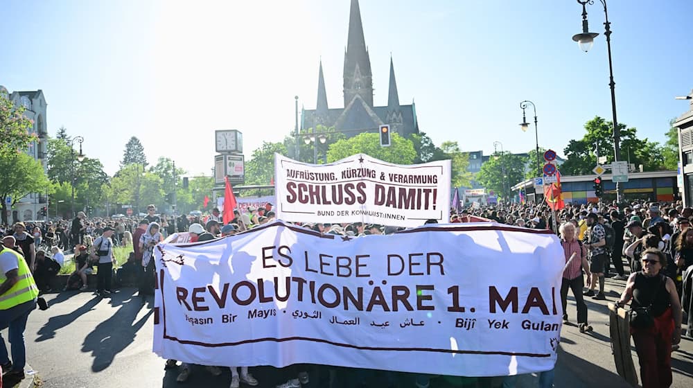 Die große Revolutionäre 1. Mai-Demo war eine von Dutzenden Demonstrationen.  / Foto: Sebastian Christoph Gollnow/dpa