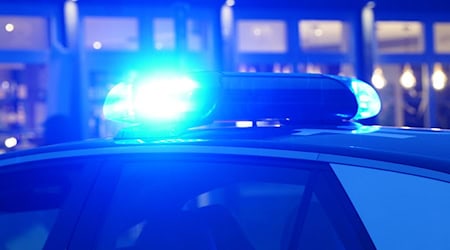 Der Staatsschutz ermittelt nach einer Brandstiftung in Berlin-Dahlem, zu der auch ein Bekennerschreiben aufgetaucht ist. (Symbolbild) / Foto: Marcus Brandt/dpa