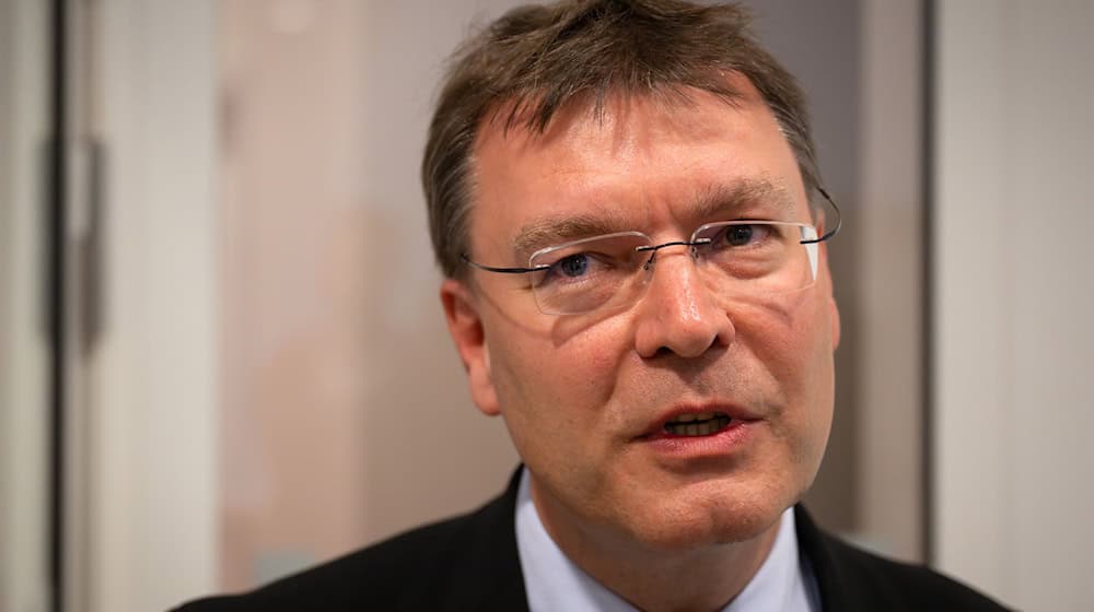 Löst immer wieder Streit aus mit seinem Abstimmungsverhalten: Der BSW-Landtagsabgeordnete Sven Hornauf. (Archivbild)  / Foto: Soeren Stache/dpa