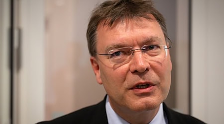 Löst immer wieder Streit aus mit seinem Abstimmungsverhalten: Der BSW-Landtagsabgeordnete Sven Hornauf. (Archivbild)  / Foto: Soeren Stache/dpa