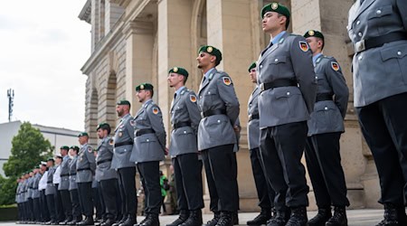 Das erste Bundeswehrgelöbnis vor dem Abgeordnetenhaus fand im Mai 2024 statt. (Archivbild) / Foto: Christophe Gateau/dpa