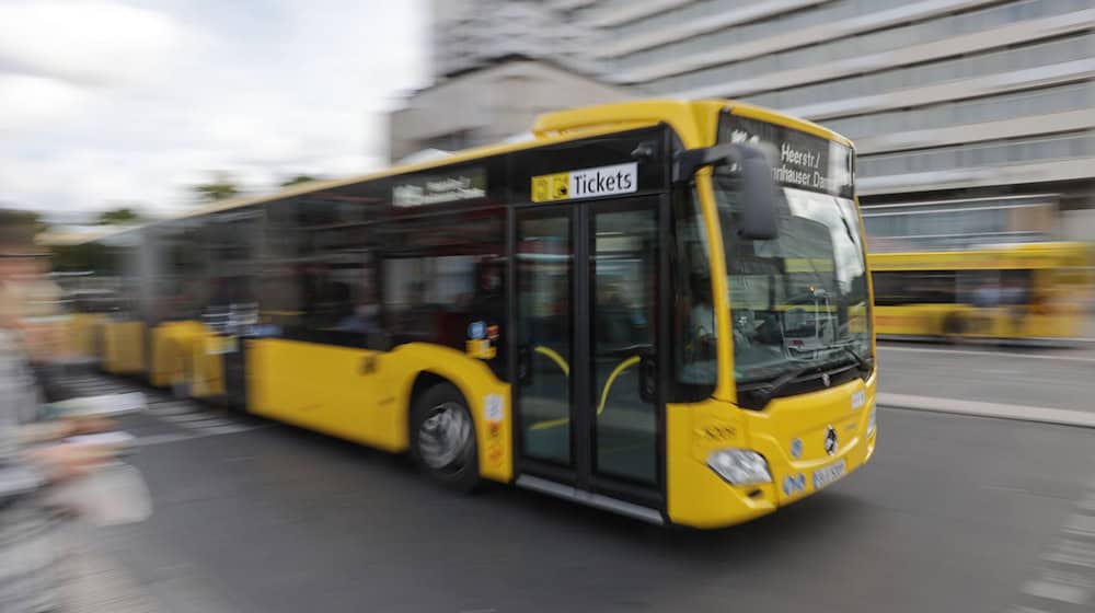 Der Busverkehr in Berlin hat sich wieder stabilisiert. (Archivbild) / Foto: Jörg Carstensen/dpa