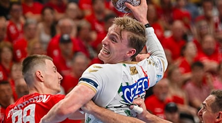 Magdeburgs Gisli Kristjansson im Viertelfinal-Rückspiel in Veszprém. / Foto: Tamas Vasvari/MTI/AP/dpa