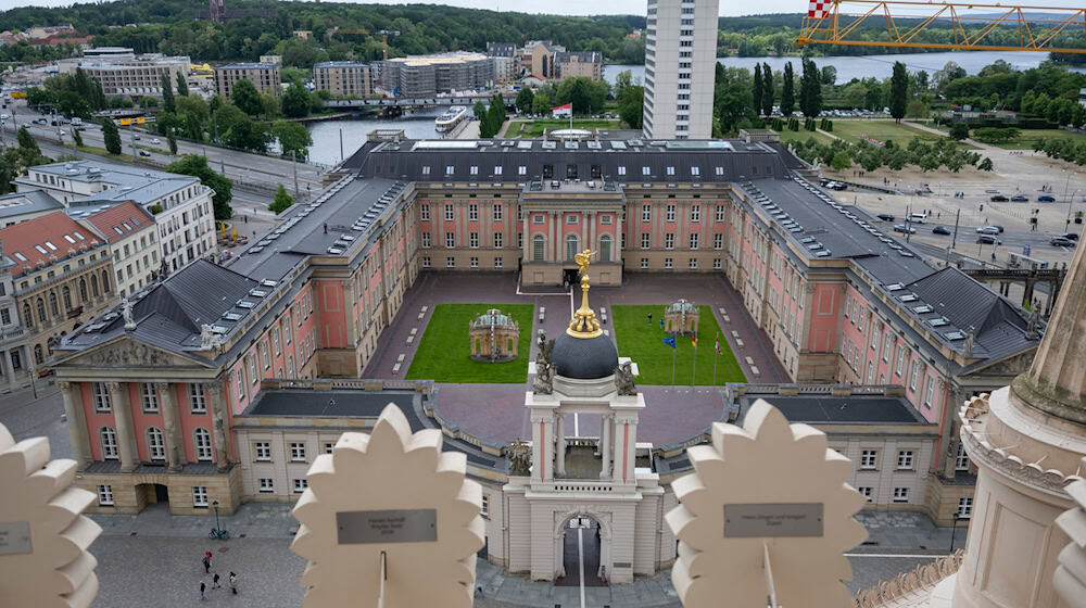 Der Landtag will sich mit der Corona-Pandemie auseinandersetzen. (Symbolbild) / Foto: Monika Skolimowska/dpa