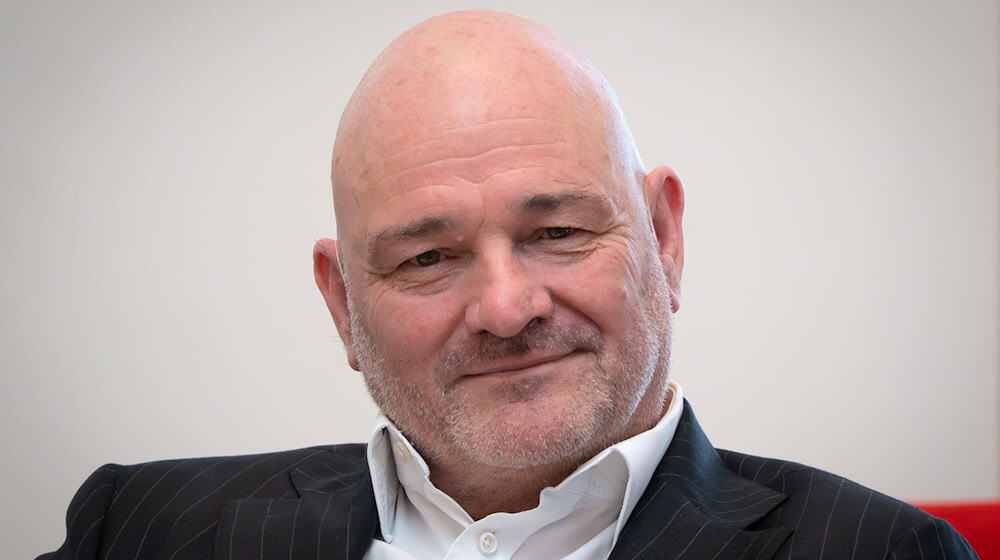 Finanzminister Crumbach hat mit Blick auf DGB-Aussagen sein Unverständnis zum Ausdruck gebracht. (Archivbild) / Foto: Soeren Stache/dpa