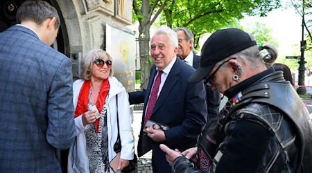 Der ehemalige DDR-Staatschef Egon Krenz kommt zu einem Empfang in der russischen Botschaft. / Foto: Bernd von Jutrczenka/dpa