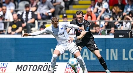 Niklas Kolbe (r) und Michael Cuisance sind in der kommenden Spielzeit Mannschaftskameraden bei Hertha BSC. / Foto: Harry Langer/dpa