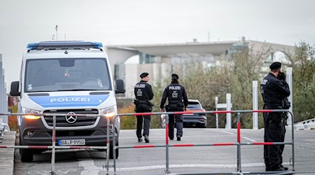 Beim Einsatz der Polizei zur Sicherung des Besuchs des ukrainischen Präsidenten gab es kleinere Probleme mit der Verpflegung für die Polizisten. / Foto: Kay Nietfeld/dpa