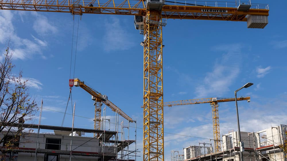 Beim Bau neuer Wohnungen in Berlin geht es langsamer voran als vom Senat erhofft. (Archivbild) / Foto: Monika Skolimowska/dpa