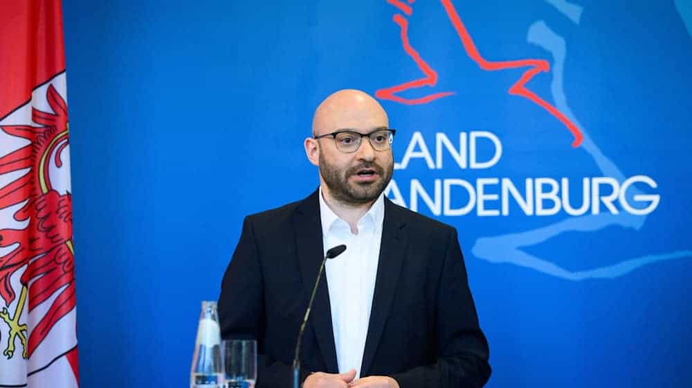 Der ehemalige Politiker der Linken und Oberbürgermeister von Frankfurt (Oder), René Wilke, wechselt an die Spitze des Innenministeriums.  / Foto: Bernd von Jutrczenka/dpa