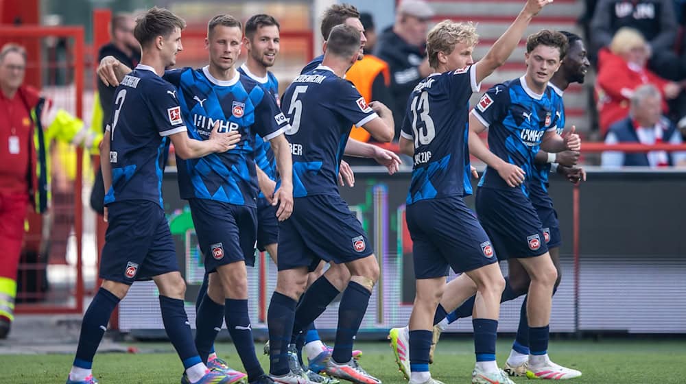 Rund um das Bundesligaspiel kam es zu einem Polizeieinsatz.  / Foto: Andreas Gora/dpa