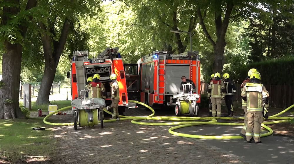 Bei dem Feuer in einem Haus in Berlin-Staaken kam ein Mann ums Leben. / Foto: Sven Käuler/dpa