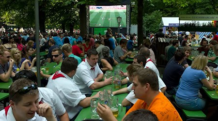 Das Pokalfinale darf in Berlin im Freien geschaut werden.  / Foto: picture alliance / dpa
