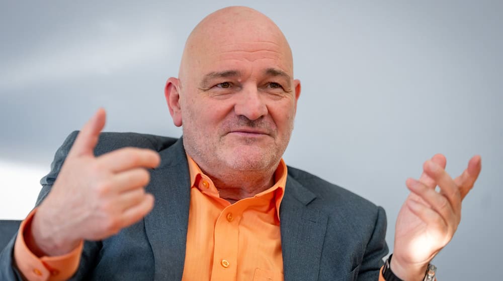 Finanzminister Crumbach sieht mit Blick auf die Steuerschätzung keinen weiteren Spielraum für den Haushaltsentwurf. (Archiv) / Foto: Soeren Stache/dpa