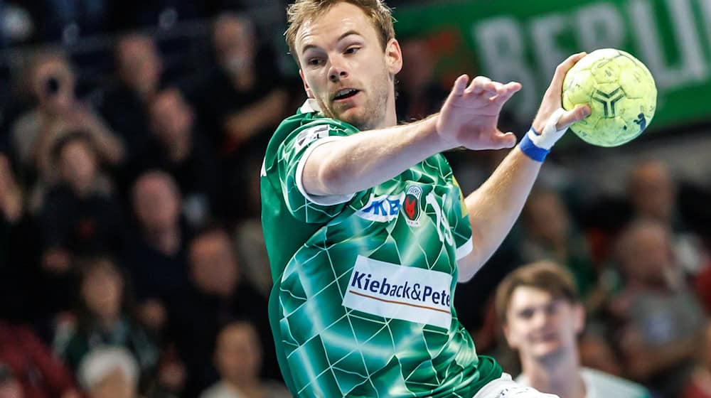Welthandballer Mathias Gidsel war auch gegen Bietigheim bester Berliner Werfer. / Foto: Andreas Gora/dpa