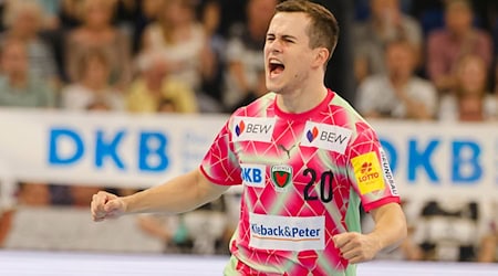 Nationalspieler Tim Freihöfer war neben Mathias Gidsel bester Schütze für die Füchse in Göppingen / Foto: Frank Molter/dpa