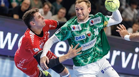 War wieder einmal nicht zu stoppen: Berlins Welthandballer Mathias Gidsel / Foto: Andreas Gora/dpa