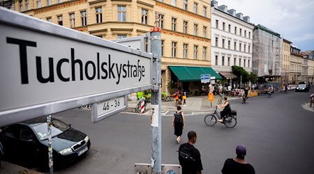 Ein Durchfahrtsverbot für Autos in einer Fahrradstraße durch den Berliner Bezirk Mitte ist laut Gericht rechtswidrig. (Archivbild) / Foto: Christoph Soeder/dpa