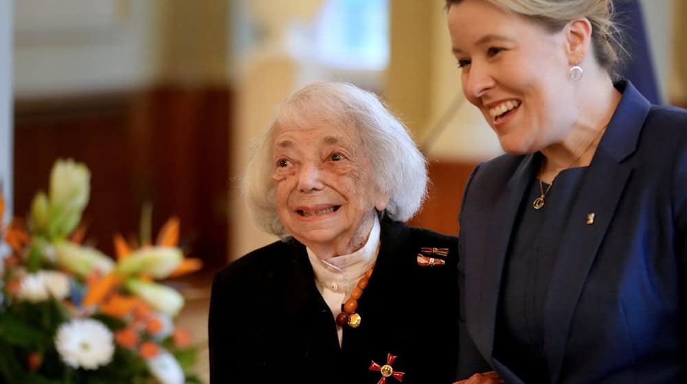 Margot Friedländer und Franziska Giffey. (Foto Archiv) / Foto: Michael Sohn/POOL AP/dpa