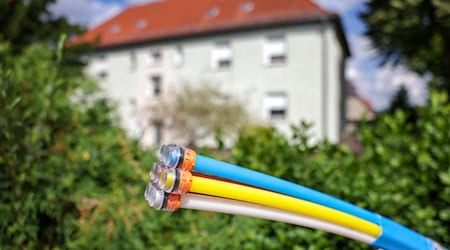 Der ostdeutsche Glasfasernetzbetreiber Envia Tel stockt dieses Jahr seine Investitionen deutlich auf. (Symbolbild) / Foto: Jan Woitas/dpa