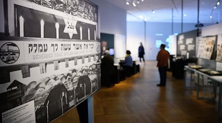 Die Gräuel der NS-Zeit waren schon kurz nach Kriegsende Thema von Ausstellungen. / Foto: Bernd von Jutrczenka/dpa