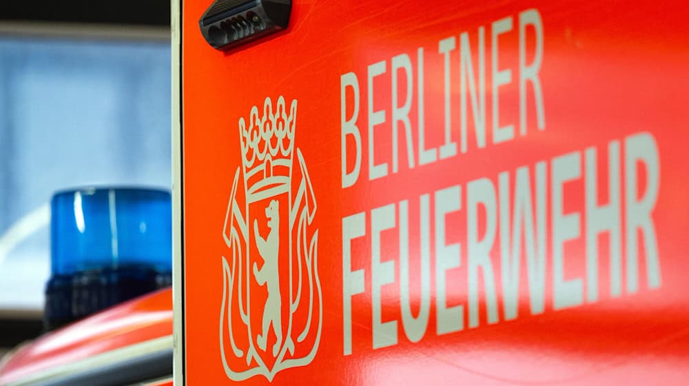 Die Feuerwehr ist zu einem großen Brand in Spandau ausgerückt. / Foto: Soeren Stache/dpa