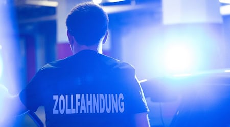 Die Zollfahndung Berlin hat am Morgen zahlreiche Wohnungen und andere Räume wegen des Schmuggelns von Shishatabak durchsucht. (Symbolfoto)  / Foto: Leonie Asendorpf/dpa