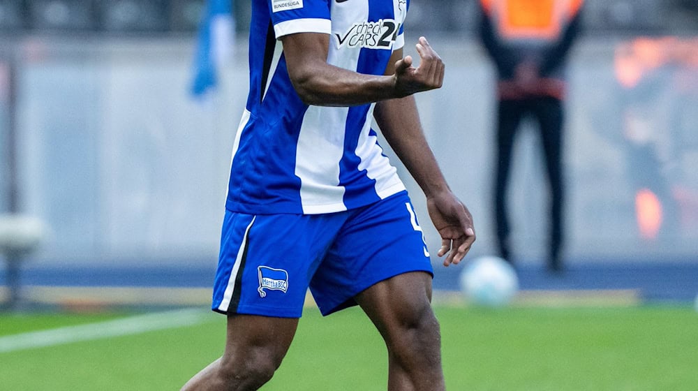  Evan Deyovaisio Zeefuik bleibt bis 2027 bei Hertha BSC. / Foto: Soeren Stache/dpa