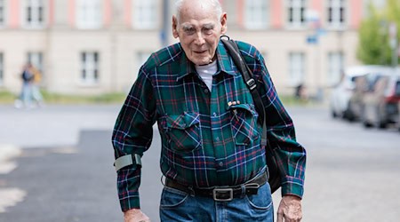 George Shefi besuchte am Dienstag die Potsdamer Synagoge. / Foto: Carsten Koall/dpa