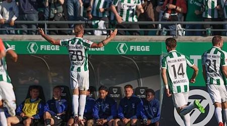 Jorrit Hendrix traf sehr sehenswert für Münster. / Foto: Friso Gentsch/dpa