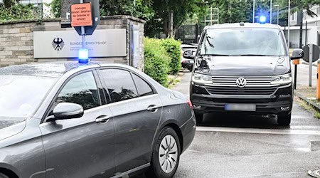 Die Bundesanwaltschaft ließ die Jugendlichen festnehmen und nach Karlsruhe bringen. / Foto: Uli Deck/dpa