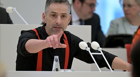 Im zweiten Wahlgang zog der SPD-Abgeordnete Uwe Adler in die Parlamentarische Kontrollkommission des Landtags ein.  / Foto: Michael Bahlo/dpa