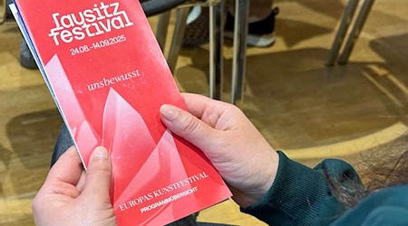 Die Inszenierung von Jürgen Kuttner wird in Forst gezeigt. (Archivbild) / Foto: Helena Dolderer/dpa