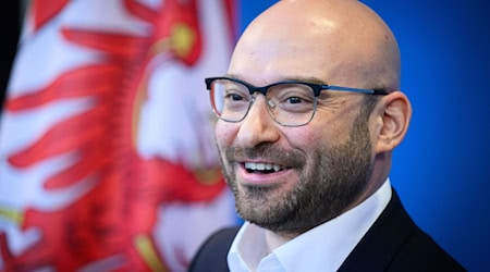 Der designierte Innenminister erhielt bei seiner Vorstellung reichlich Lob für seinen Pragmatismus. / Foto: Bernd von Jutrczenka/dpa