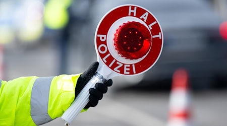 Die Polizei hat einen Mann in Berlin-Schöneberg kontrolliert. (Symbolbild) / Foto: Sven Hoppe/dpa