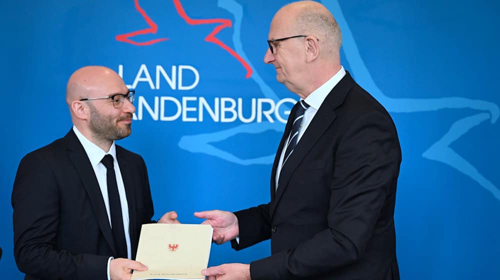 Der neue brandenburgische Innenminister René Wilke (parteilos) ist ernannt. Er übernimmt die Position wenige Tage nach dem Rücktritt der SPD-Politikerin Katrin Lange.  / Foto: Soeren Stache/dpa